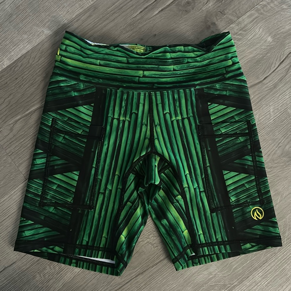 INKNBURN | WOMEN'S LUCKY BAMBOO 6" SHORTS